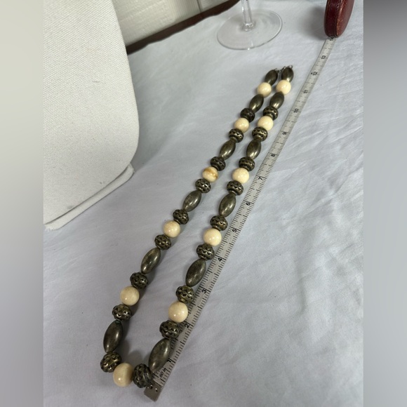 Chunky distressed Chicos vibe style necklace - Picture 3 of 5